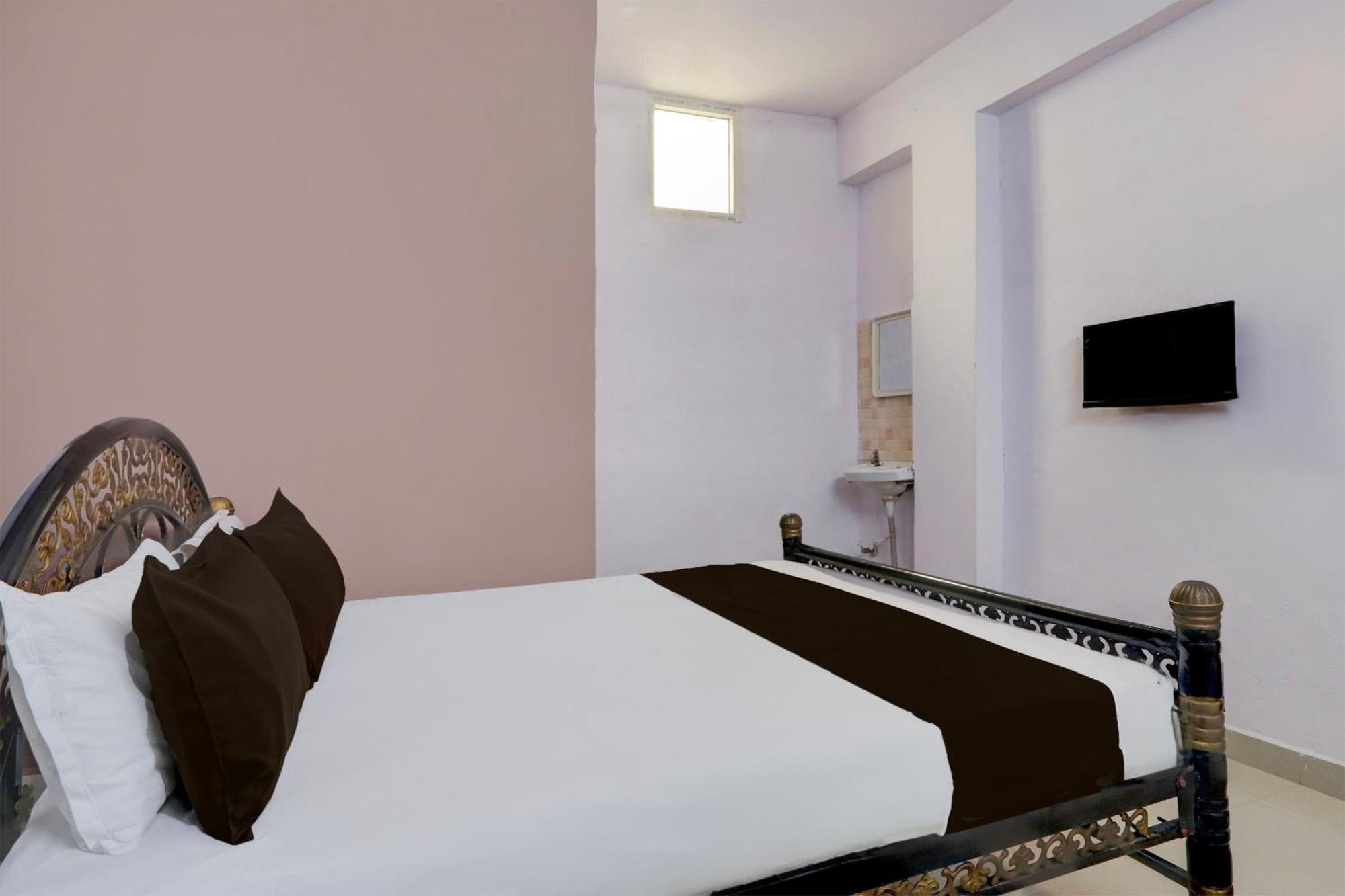 Spot On Hotel Aaraadhya Residency Hyderabad Exterior photo