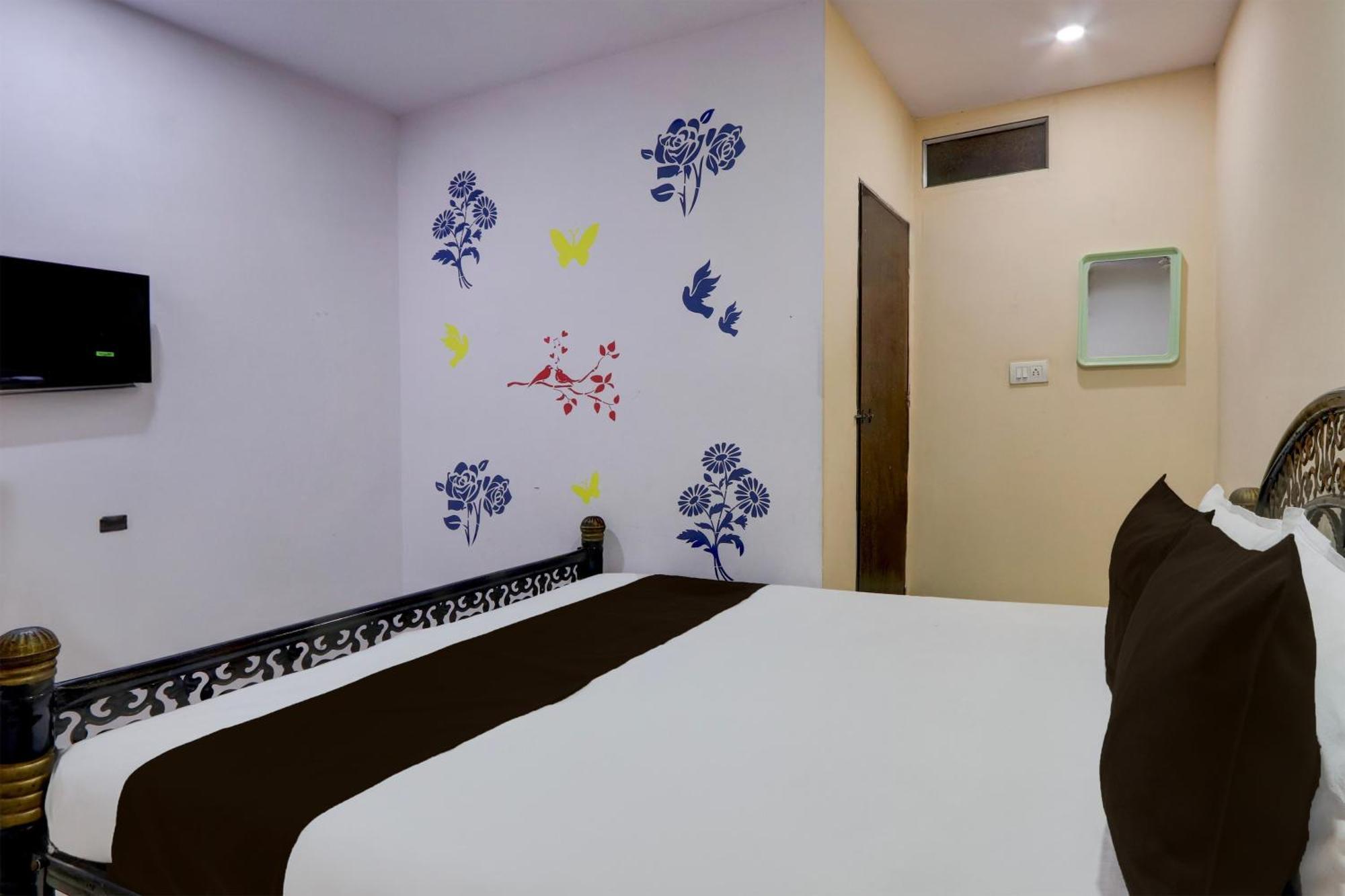 Spot On Hotel Aaraadhya Residency Hyderabad Exterior photo